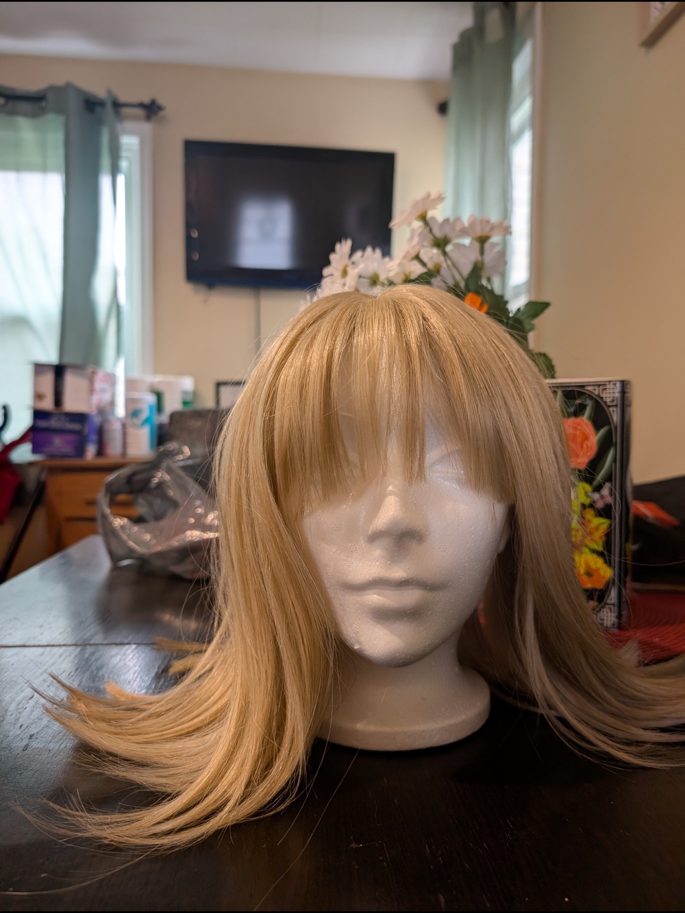 Blonde Women's Synthetic Wig with Soft Layers and Bangs